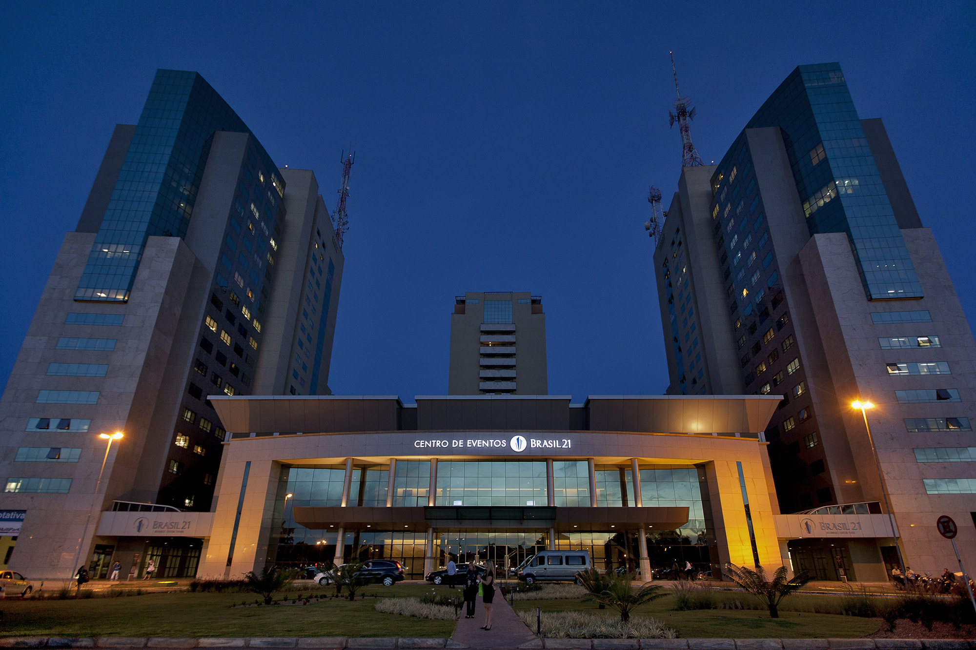 Centro de Eventos noturna